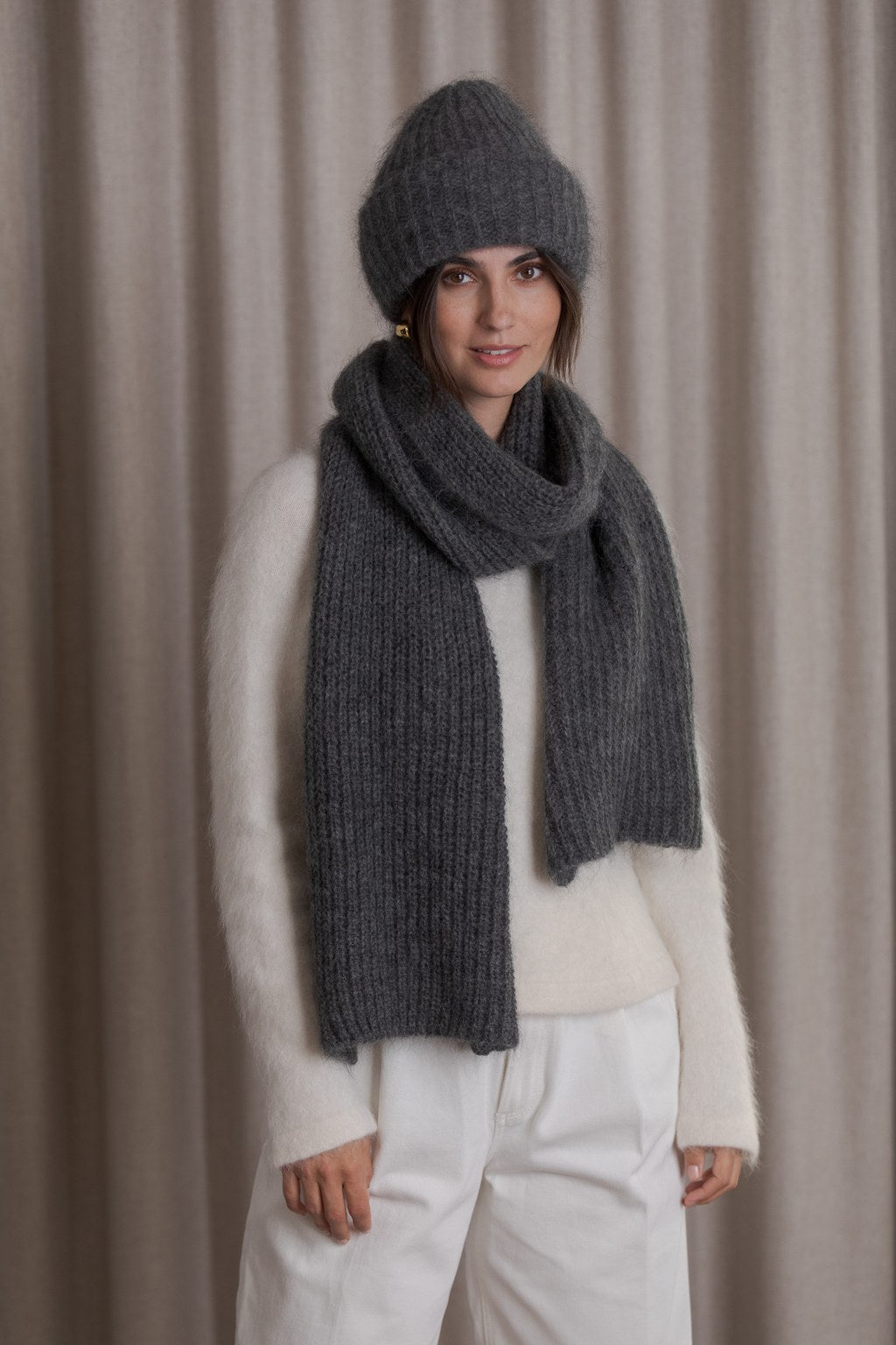 Huivi kid mohair -sekoitteesta, Dark grey melange